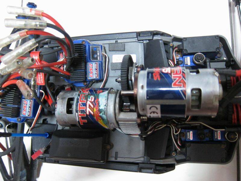 Traxxas Summit Double 775 motor