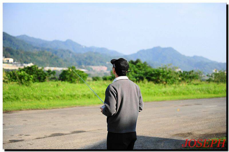 阿桂又來柑園練飛