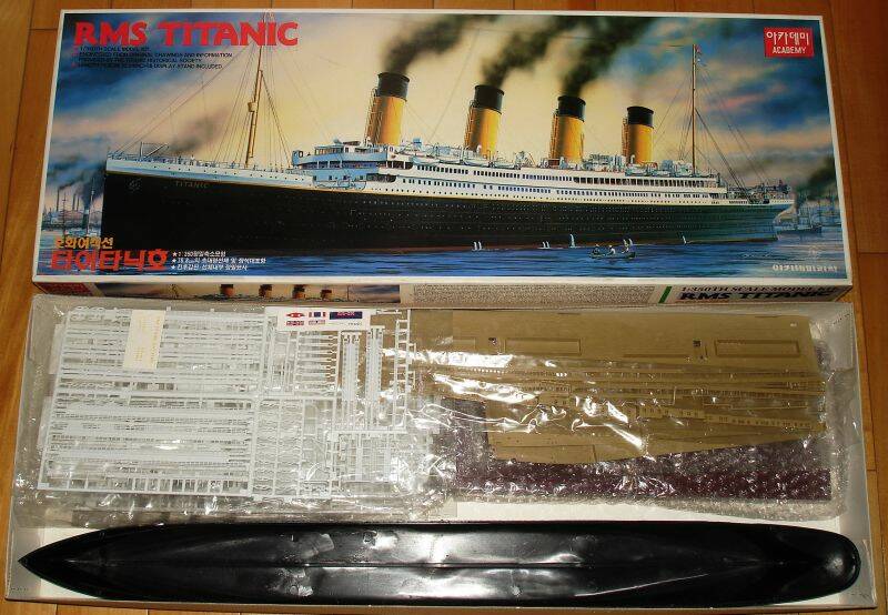 ACADEMY 1-350 RMS Titanic-02.jpg