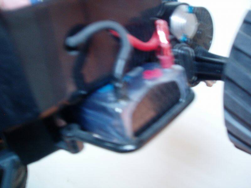 電池座修一下.....裝7.4v5300玩到手軟