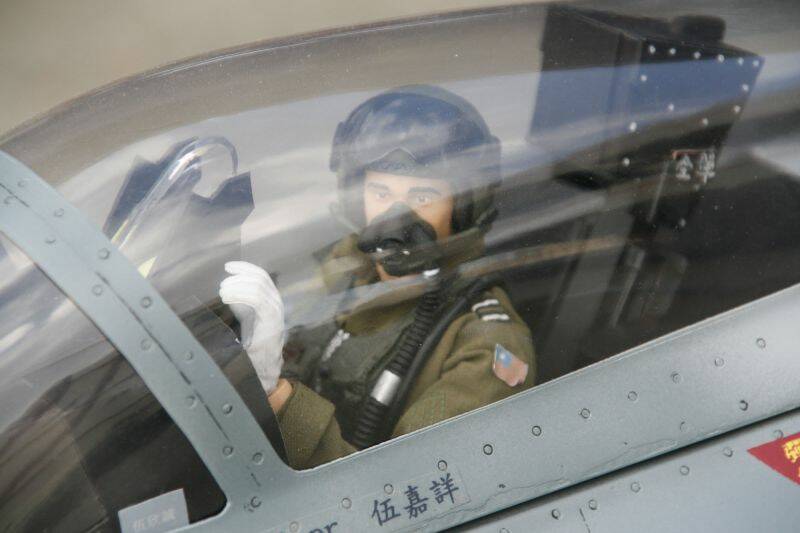 F-16資深飛行員（小小伍）待命首航