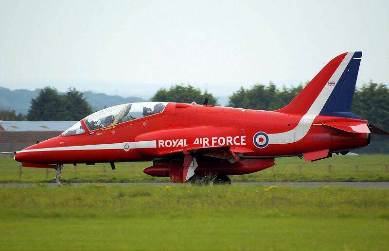 Red_arrow_hawk_xx264_taxis_arp-800.jpg