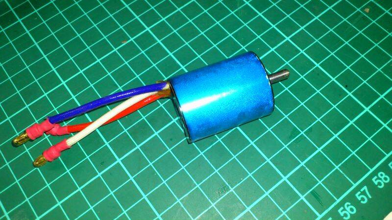 應該是 himax , KV1400:馬達.(改外轉後閒置)賣 350. -> 另擇時間拍賣/