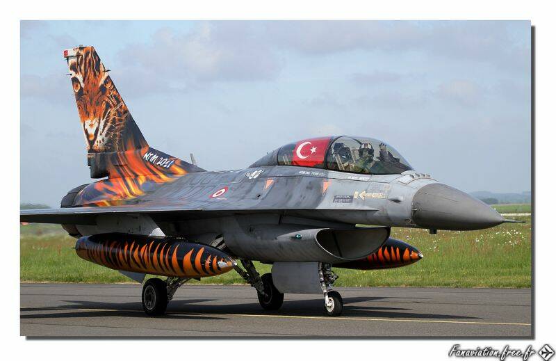 f16turq21.jpg