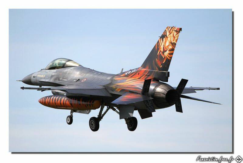f16turq23.jpg