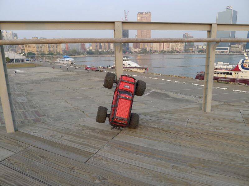 這是大S自己爬上去的