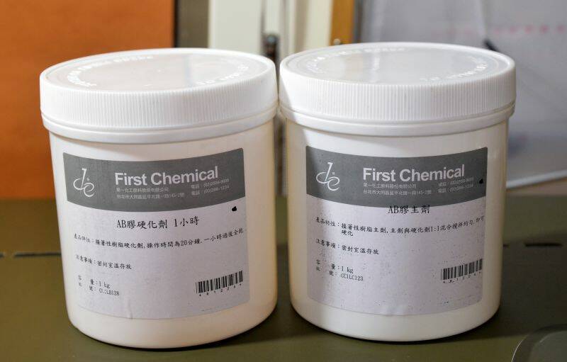 兩大罐的AB膠