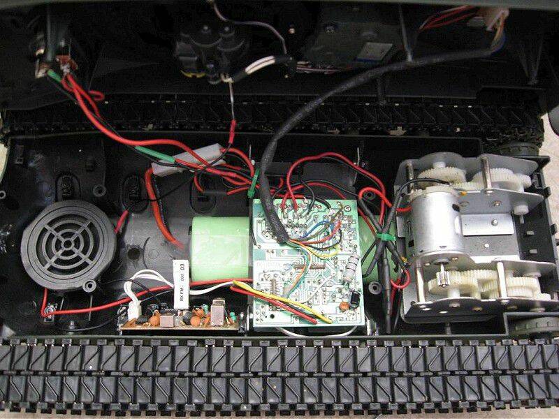 沿用HL M26 驅動輪+履帶+HL電控系統