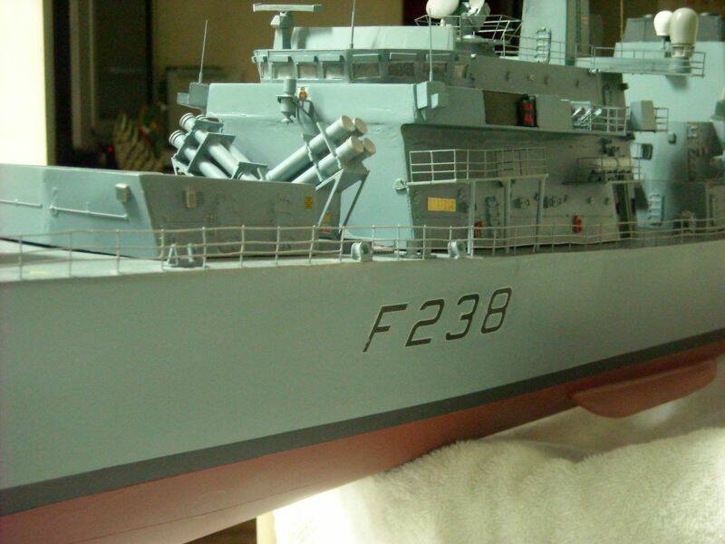 正式掛上艦號下水服役