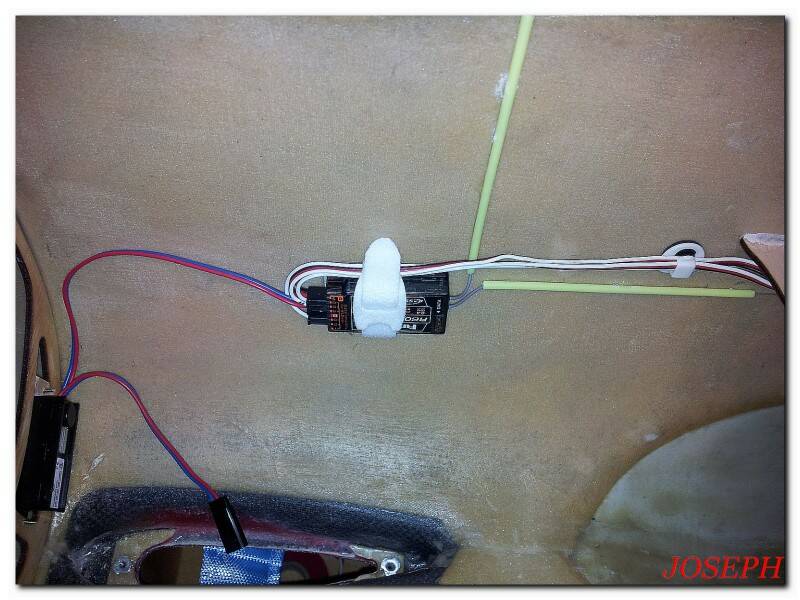 接收機直接用魔鬼氈來黏