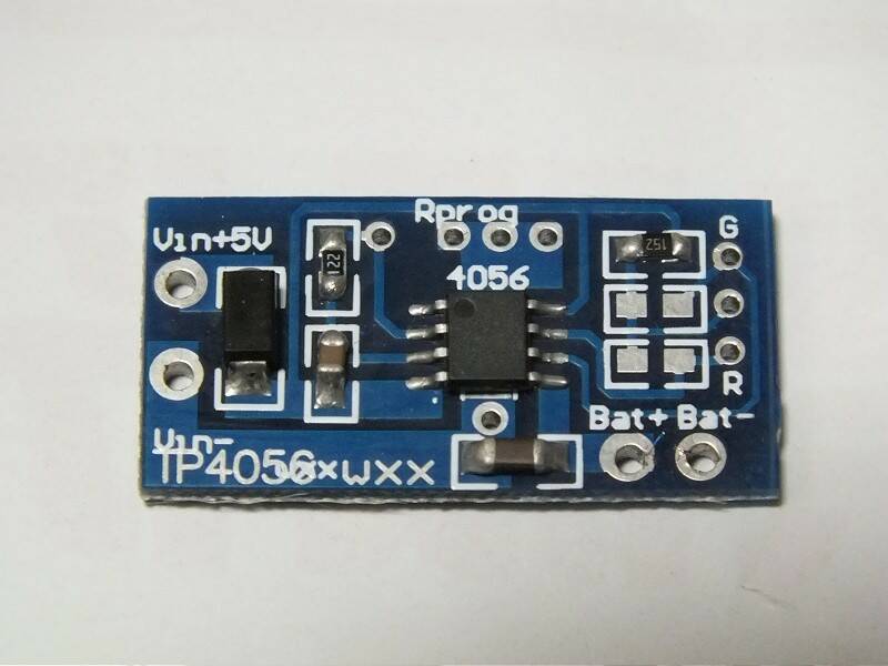 露x買的TP4056，蠻簡潔的1A充電板，可惜沒有反接保護~