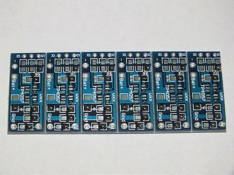 先將要上零件的一端上錫~(要用比較細的錫絲，例如0.5mm)