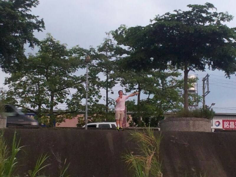 洗澎澎也到了！但不知道怎下來！