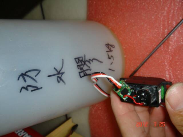 舵機PCB 上防潮膠 等乾