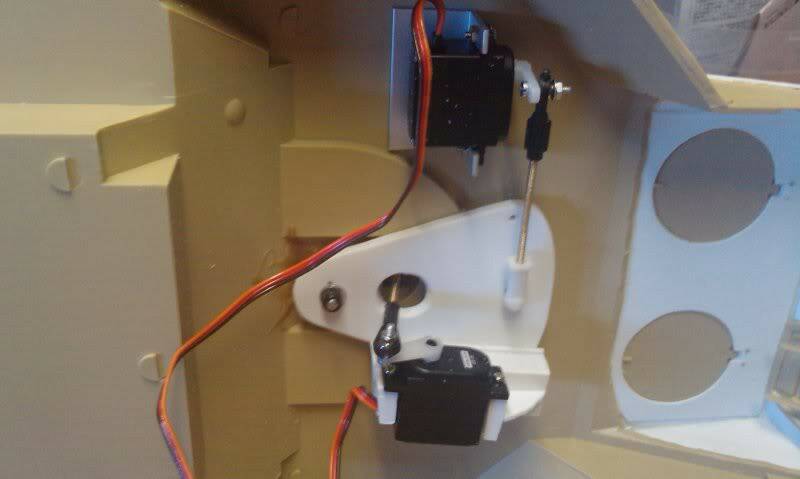 砲座的內部曾加2個小型伺服機的圖