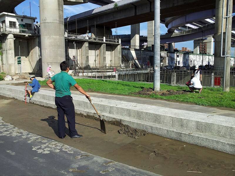 挖土倒土