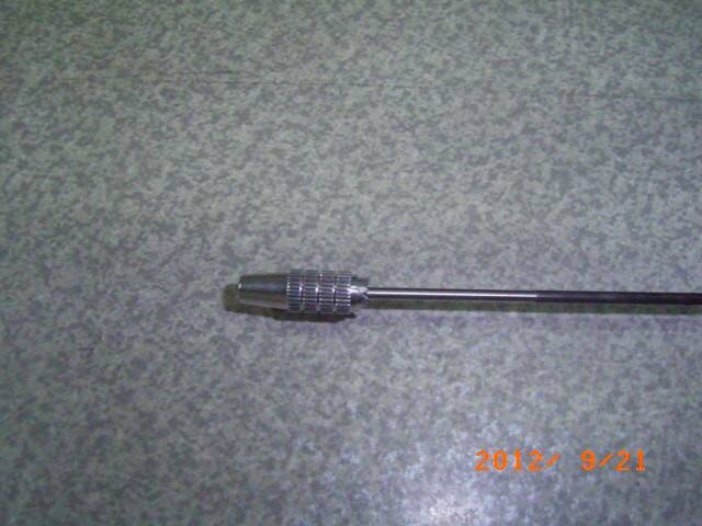 將1.5MM 6角板手伸入搖桿