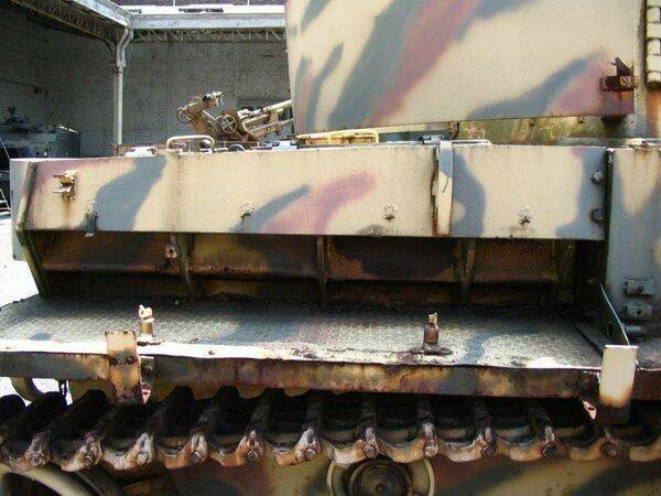 pzkwIV_ausf_j_sdkfz161_2_bruxelles_chassis_arriere _droit_ventilation.jpg