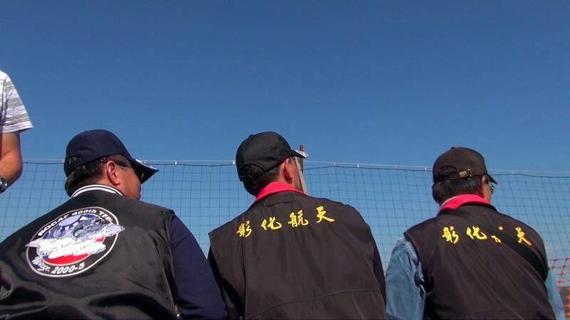 這幾天我們3個在飛場共甘苦,謝謝張教官背包的零食供應,讓我們補充午後的體力! ...