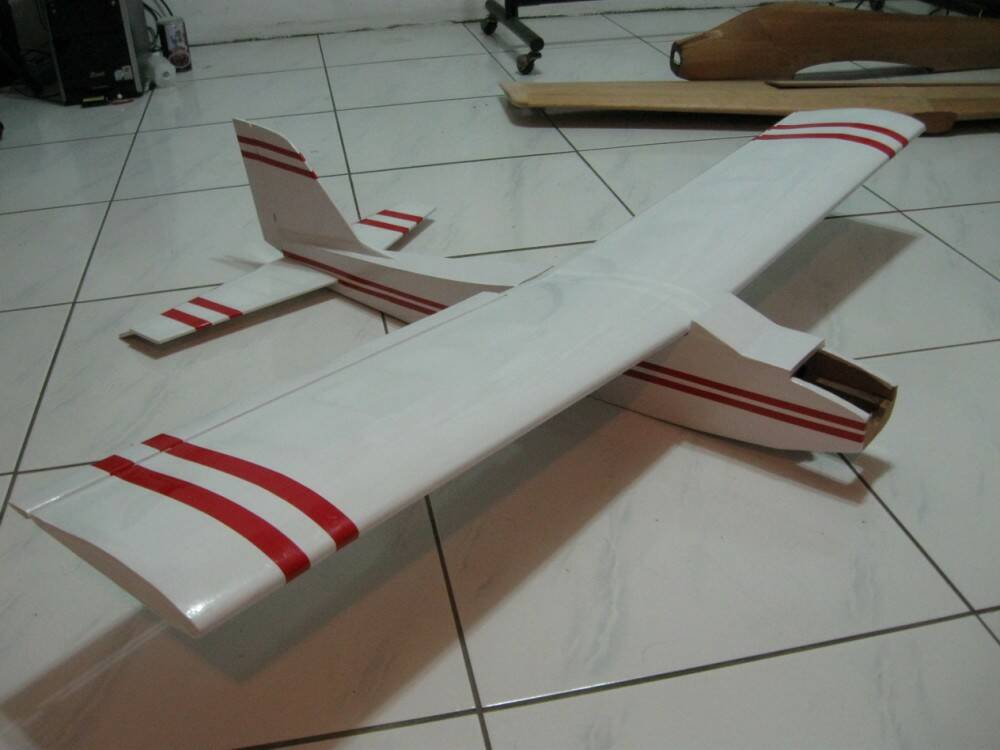 KIT 手工高翼機 組裝完成空機售1800元