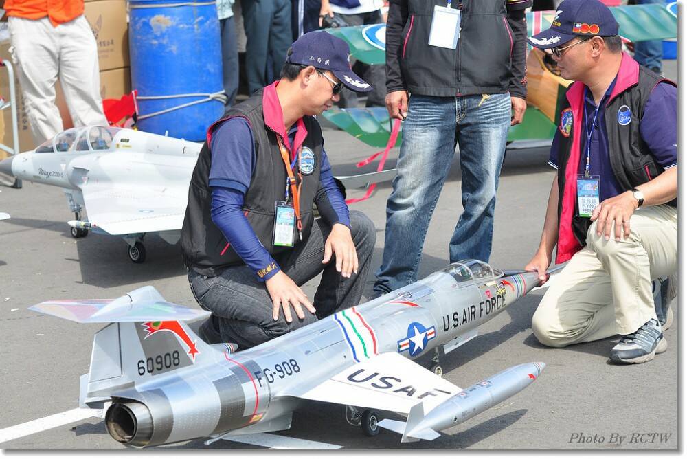 F104 準備上場