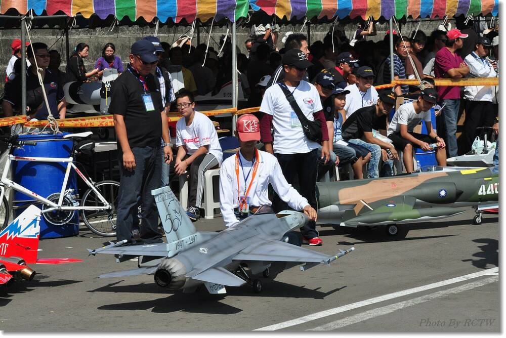 F-16