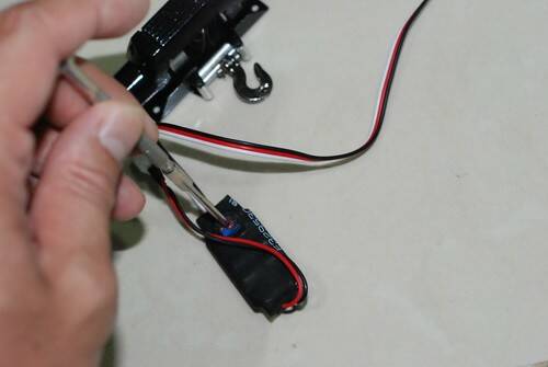 這個很重要.....用小的十字起子做調節