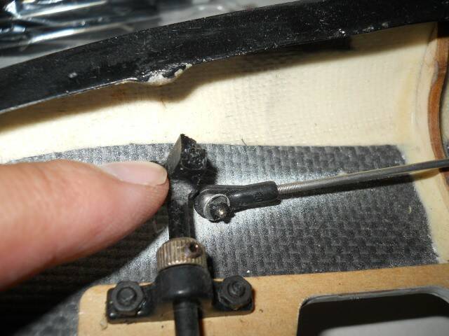 控制臂有一個壞了，亞拓有賣零件料號HF5005