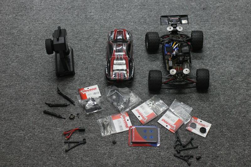 付哩哩啦啦一些備品(原廠A備 ,差速齒(3S跑比較容易掃) ,扭限磨擦片 ,驅動齒等消耗品 ... ... ...