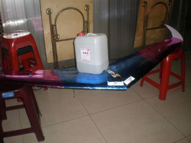 壓上1/4桶洗潔精還能承受!