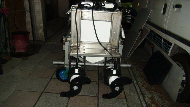 救生遙控船下水前相05_002.JPG