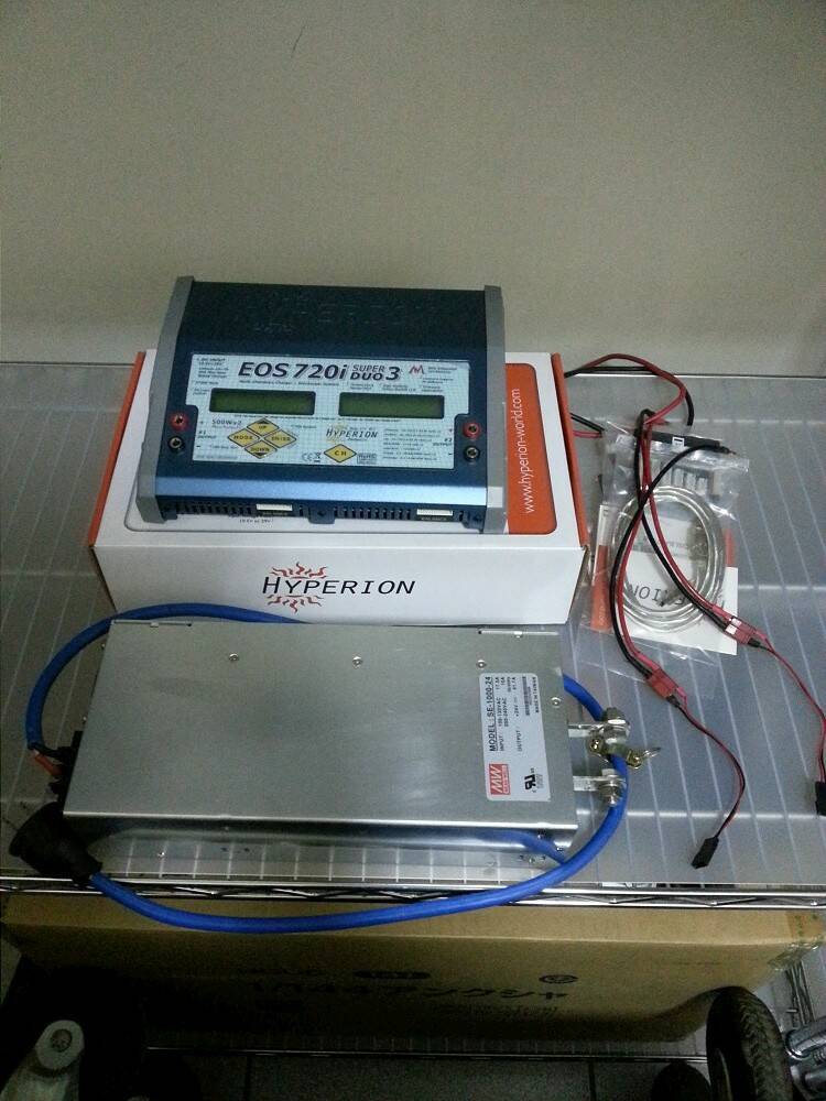 少用的充電器、盒子都還在