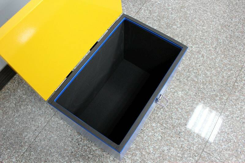 箱子內 長38CM 內寬24CM 內高30CM 內襯墊為黑色EVA泡棉.美觀具質感