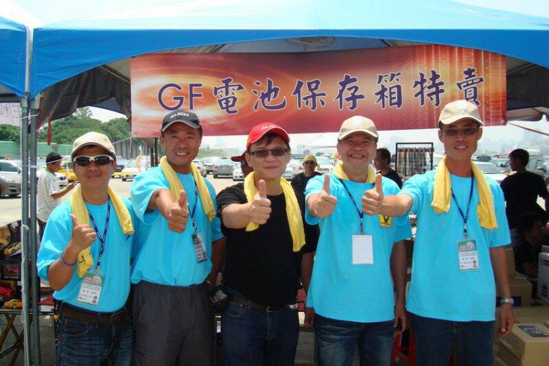 台灣直昇機大廠的老闆蒞臨本攤位按贊