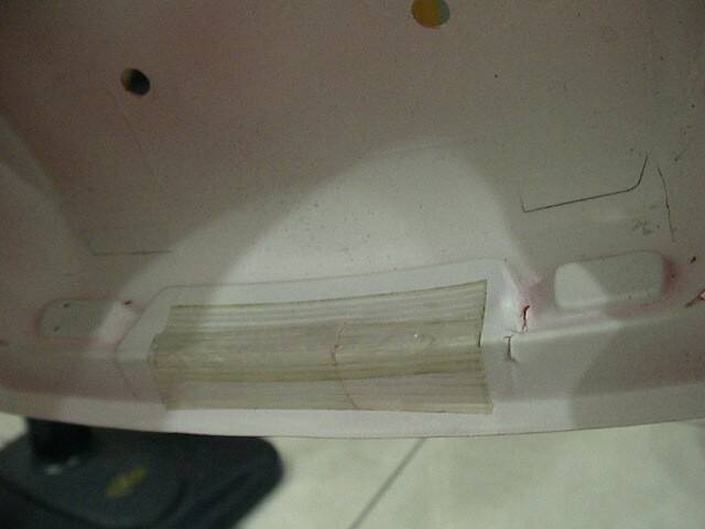 前水箱罩有破損