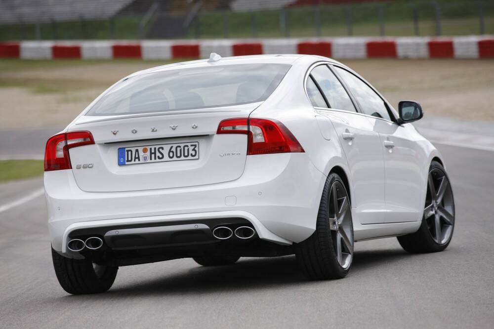 2011-Volvo-S60-wallpaper.jpg