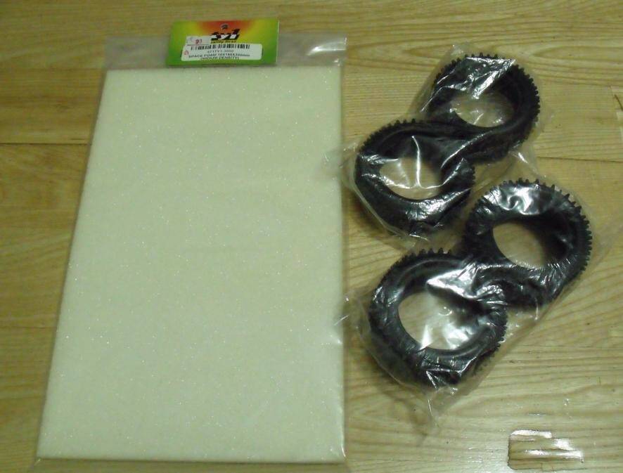 原本沒內襯的胎皮..用號稱雞蛋落下不會破的特殊海綿裁剪後當內襯..